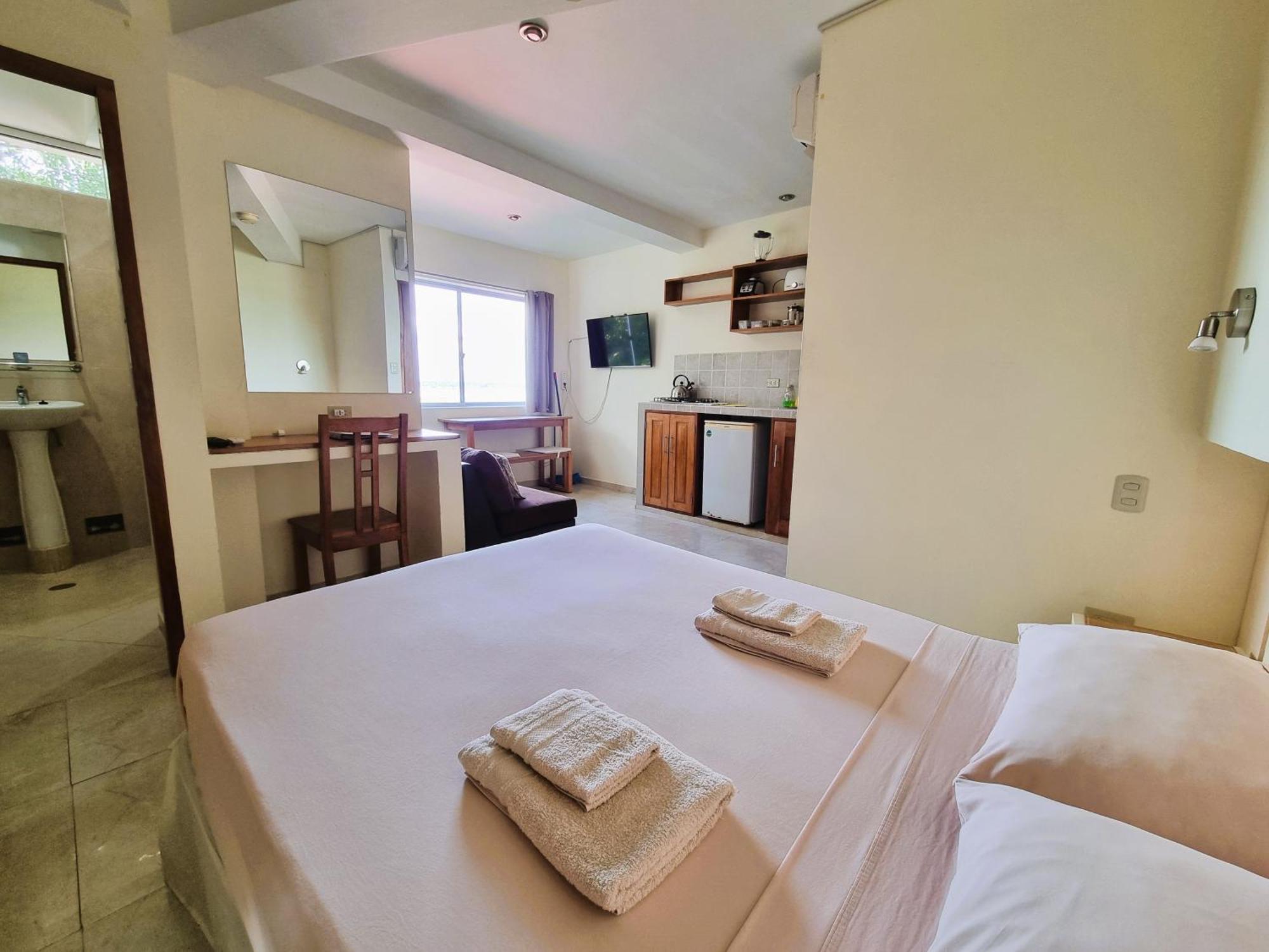 Boulevard 251 Riverside Apartments Ікітос Номер фото